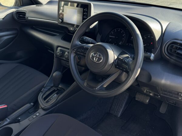 Toyota Yaris X — изображение 8