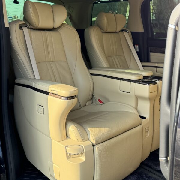 Toyota Alphard Executive Lounge 4WD — изображение 10