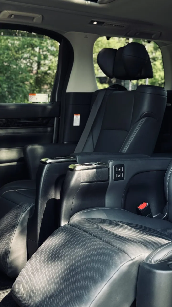 Toyota Alphard 2022 — фото 8