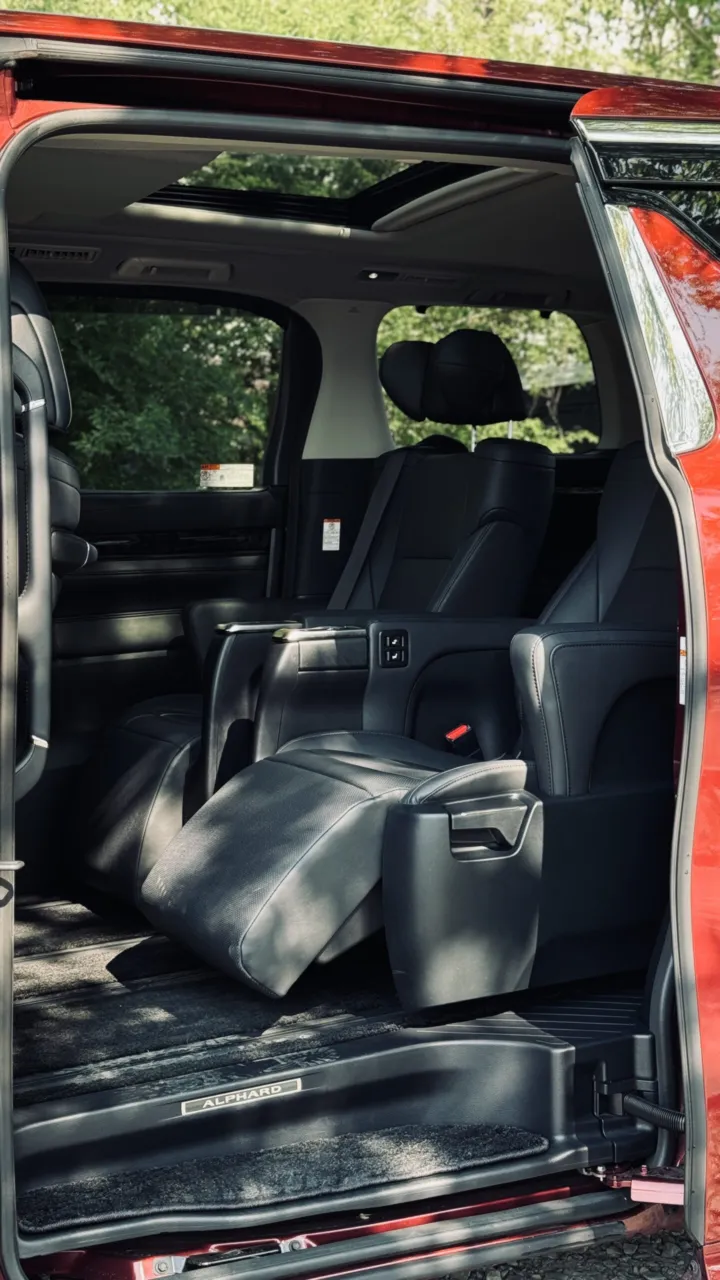 Toyota Alphard 2022 — фото 9