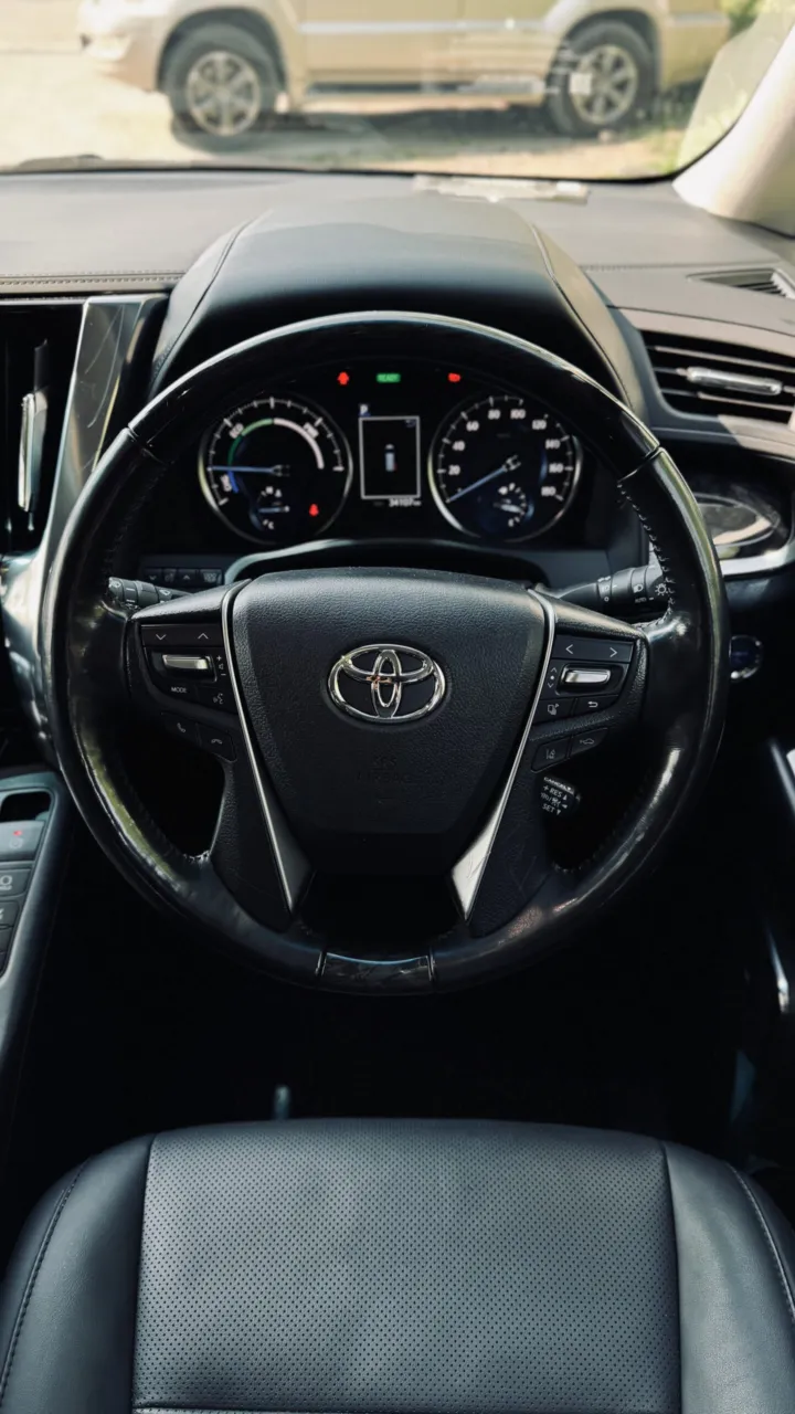 Toyota Alphard 2022 — фото 10