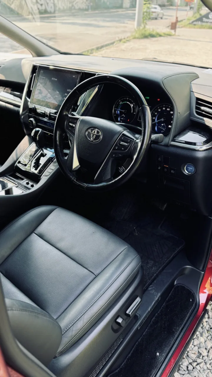 Toyota Alphard 2022 — фото 11