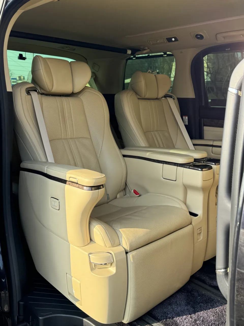 Toyota Alphard 2023 — фото 9