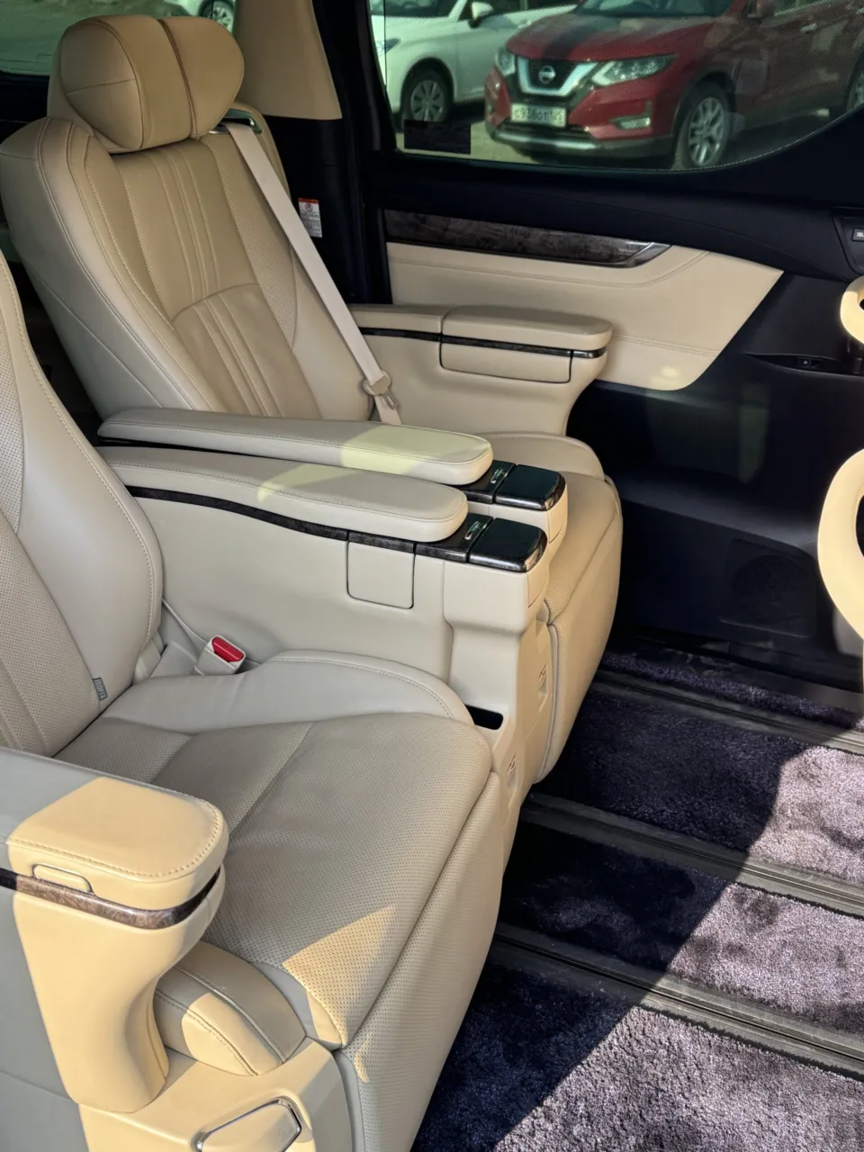 Toyota Alphard 2023 — фото 10